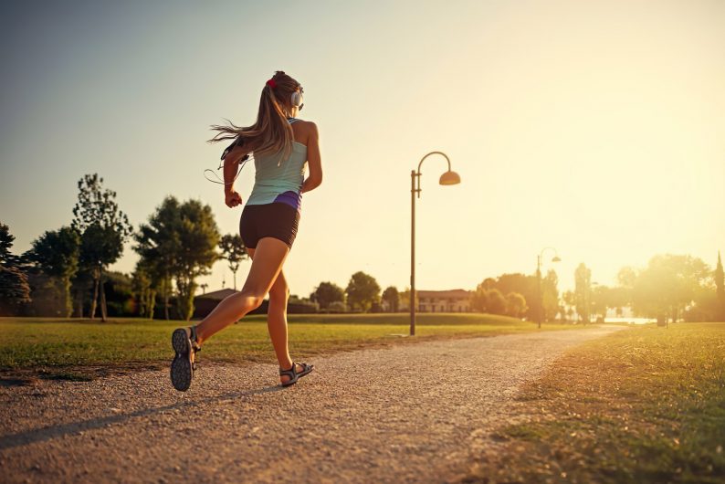 femme en train de courir 